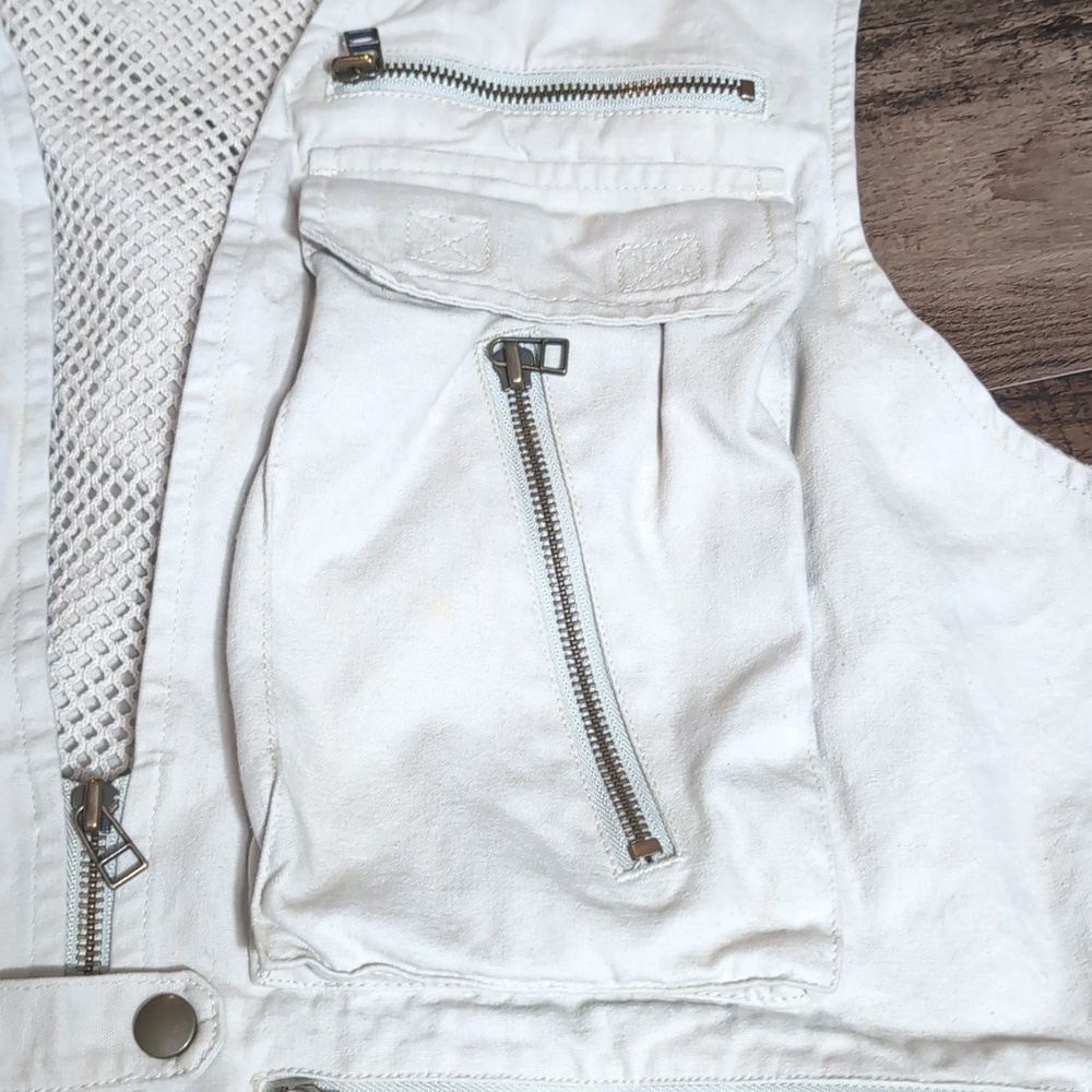 Eddie Bauer Vest Fly Fishing Hunting Utility Travel Size Medium in Khaki Tan - Picture 4 of 13